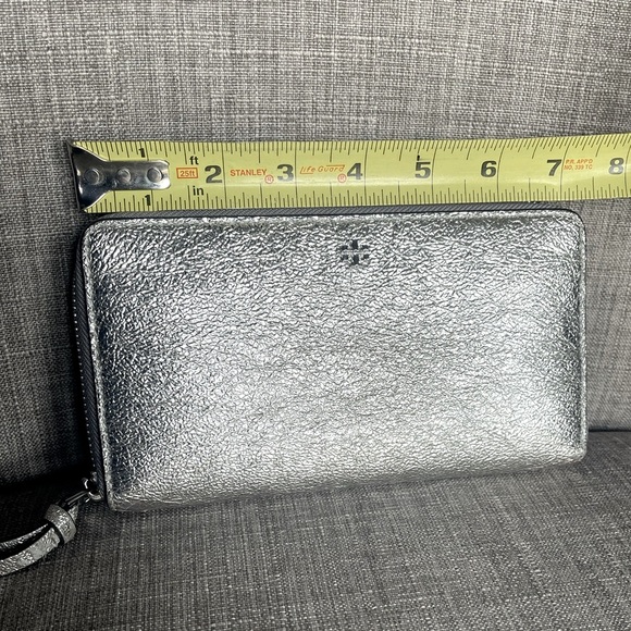 Tory Burch Metallic Wallet EUC - Picture 8 of 9